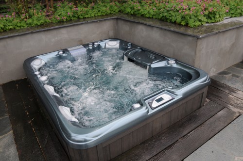 outdoor-hot-tub Sundance